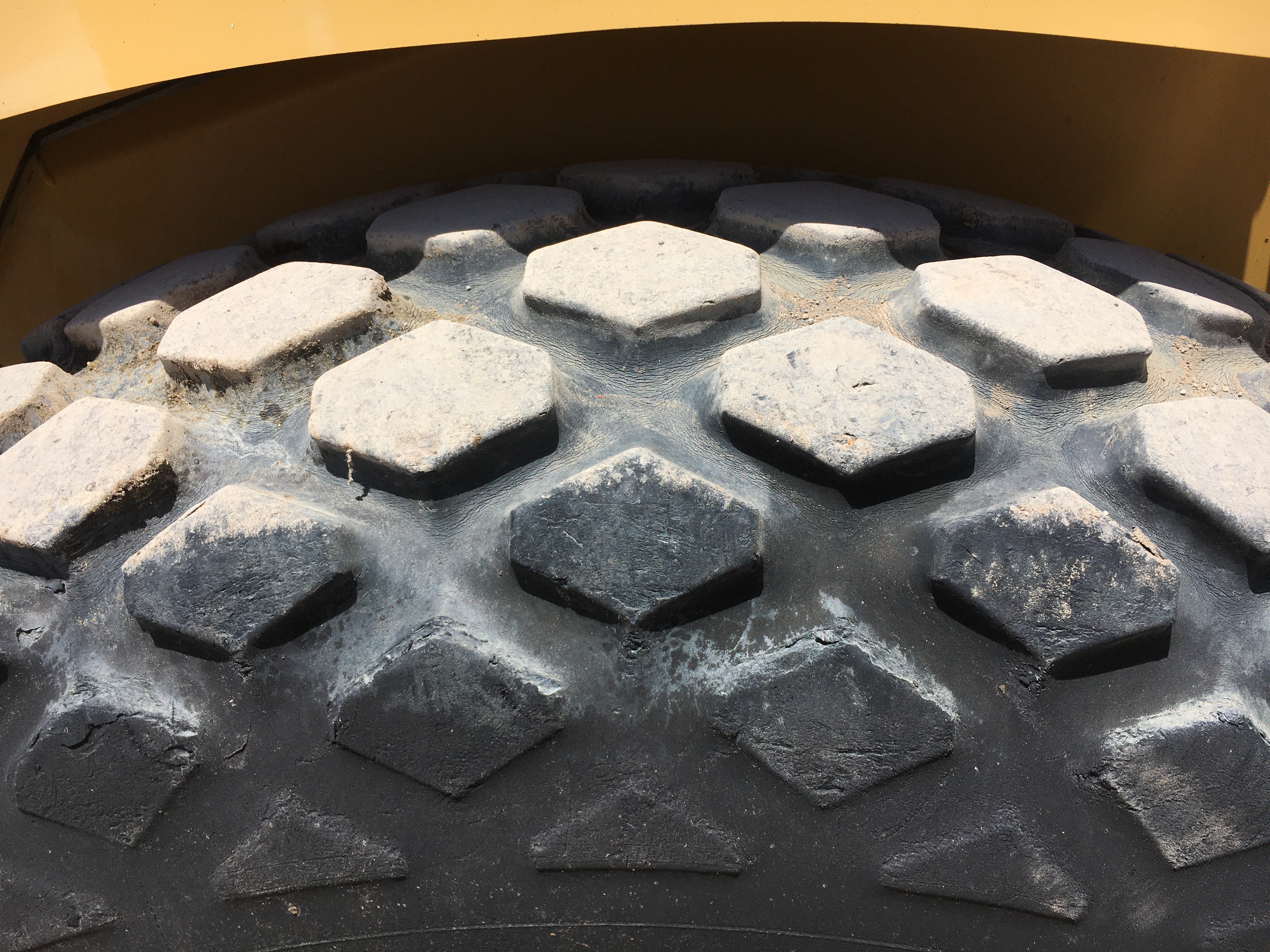 ./imagenes/INVOICE/2019/16609/COMPACTADOR CAT_CS433E (6).JPG